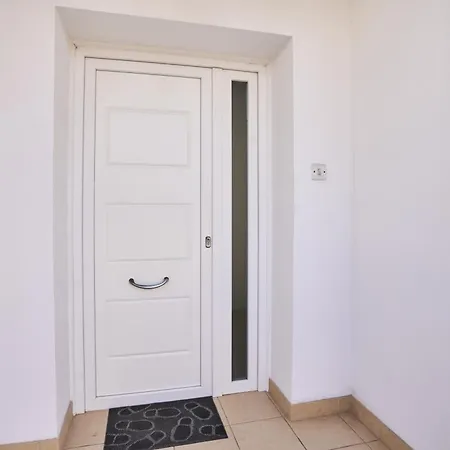 St Julians Bright And Spacious *