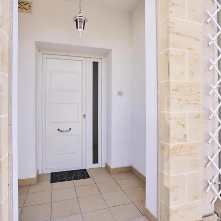 St Julians Bright And Spacious شقة