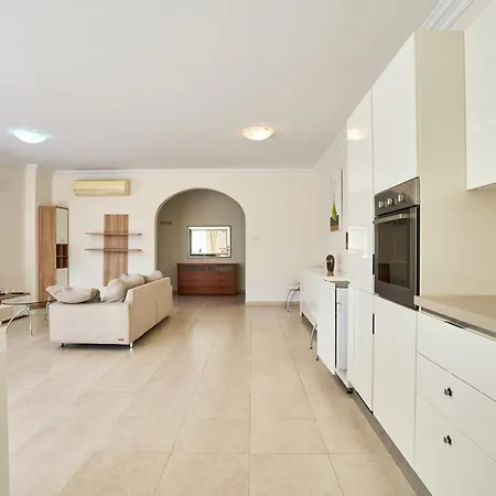 St Julians Bright And Spacious Apartament St. Julian's